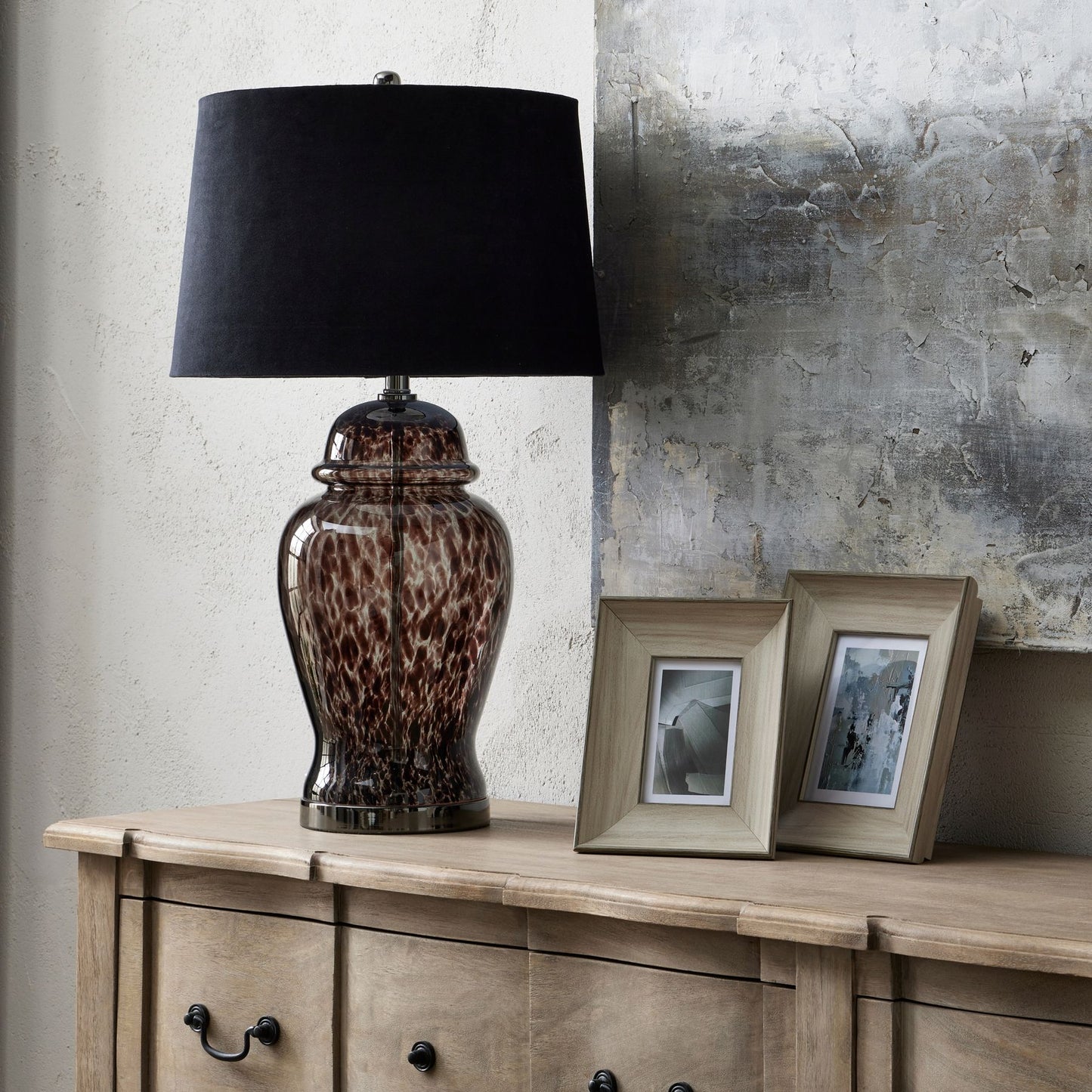 Black Dapple Acanthus Lamp - Luxe Home Comforts