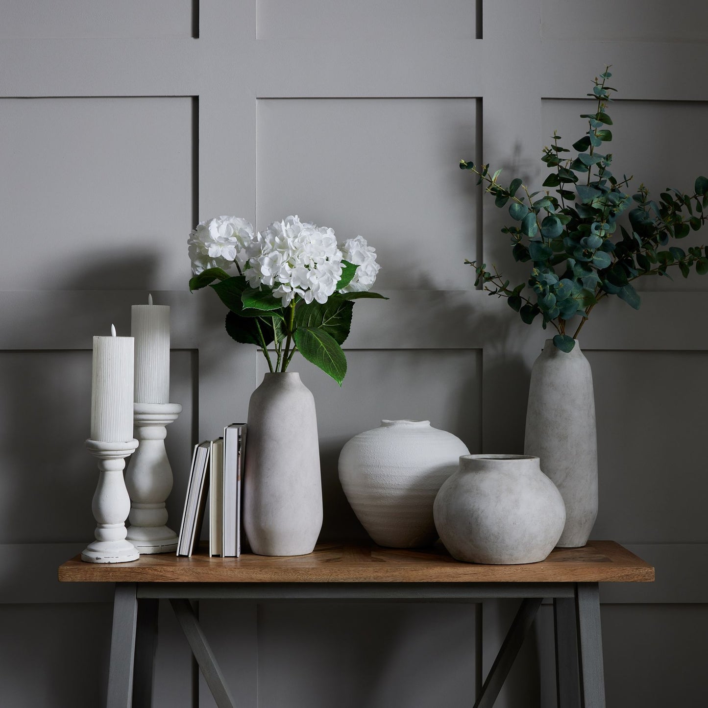 Regola Matt White Ceramic Vase - Luxe Home Comforts