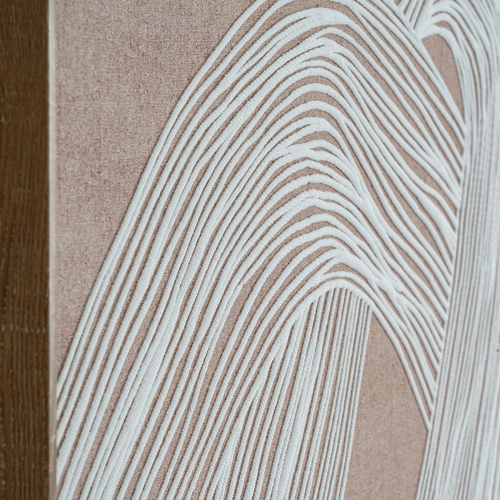 Lunora Line Art In Frame - Luxe Home Comforts