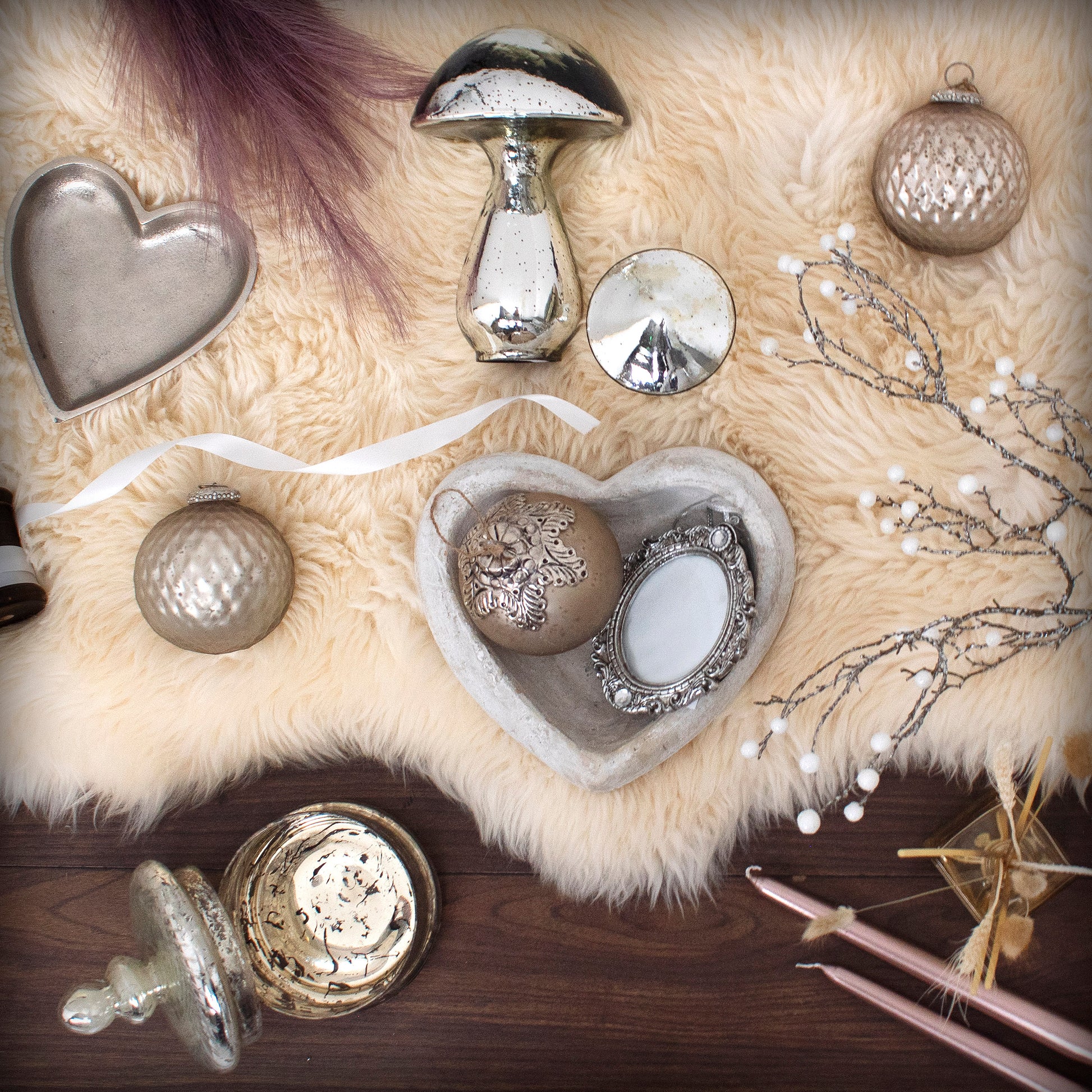 Deep Stone Heart Dish - Luxe Home Comforts