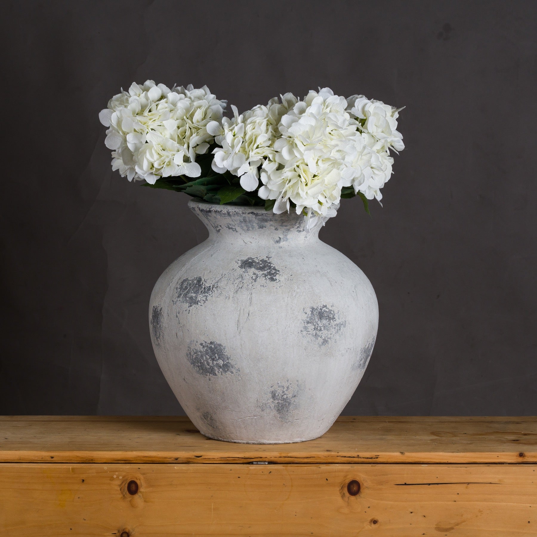 Downton Large Antique White Vase - Luxe Home Comforts