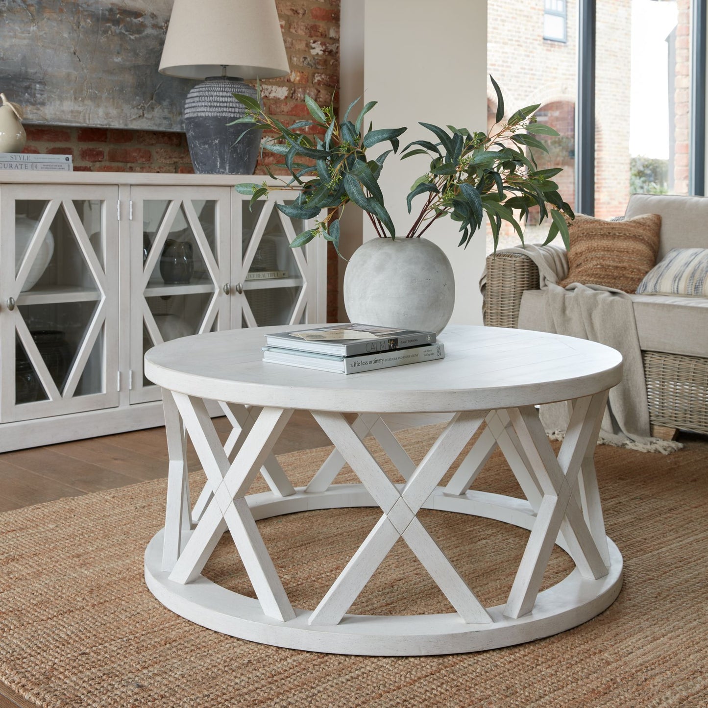 Stamford Plank Collection Round Coffee Table - Luxe Home Comforts